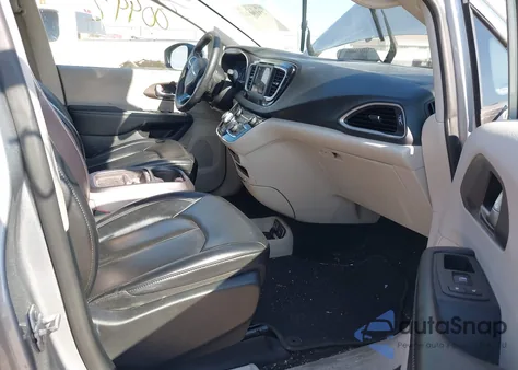 2021 Chrysler Voyager Lxi z USA, uszkodzony, nr VIN 2C4RC1DG0MR533974